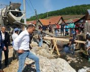 Primăria orașului Bocșa efectuează lucrări de igienizare și decolmatare