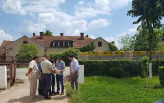 Primăria orașului Bocșa efectuează lucrări privind sistematizarea parcărilor rutiere din oraș